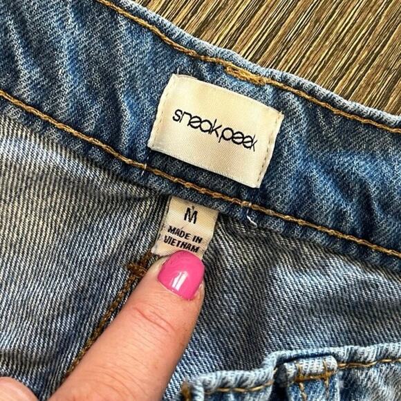 Sneak Peak Mom Shorts High Rise Distressed Raw Hem Denim Light Wash Blue Size M - Picture 5 of 7